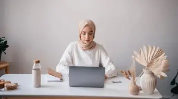 يبدأ غدًا.. كيف ينظم القانون حقوقك في حالة العمل من البيت؟